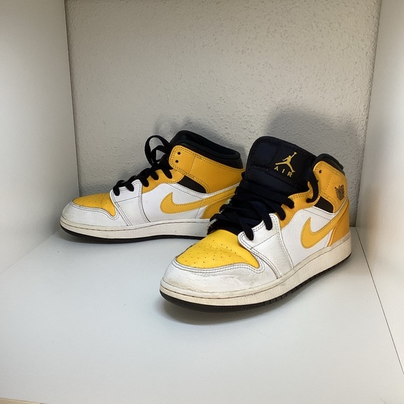 Nike Air Jordan 1 Basketball 5.5Y Mid GS University Gold Black White - Picture 3 of 6